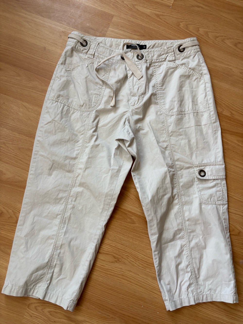 Tribal women’s cotton Lightweight Cream Cargo Capri Pants sz 12